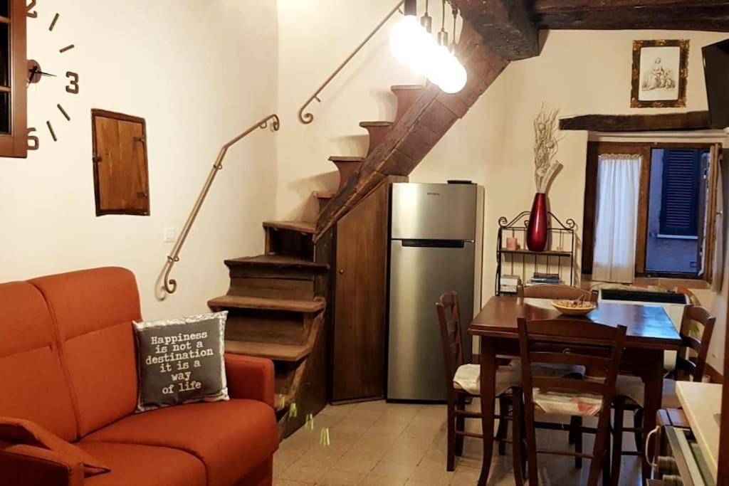 *La Torre Di Amelia* Nel Cuore Dell' Umbria Luaran gambar