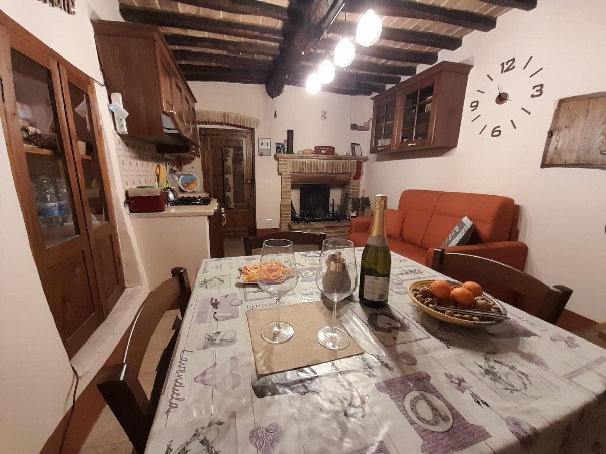 *La Torre Di Amelia* Nel Cuore Dell' Umbria Luaran gambar