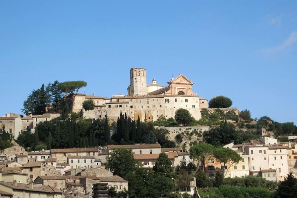 *La Torre Di Amelia* Nel Cuore Dell' Umbria Luaran gambar