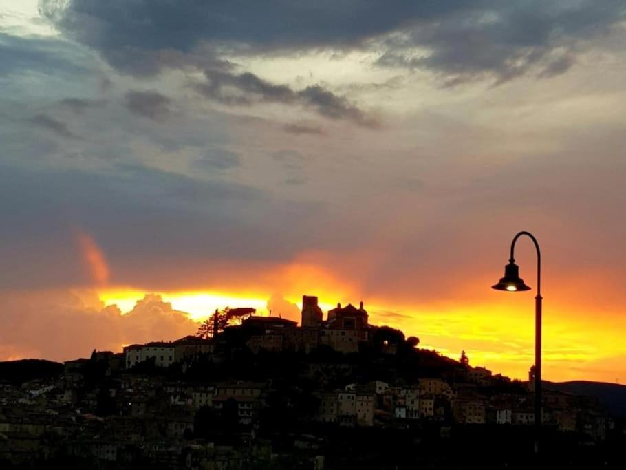 *La Torre Di Amelia* Nel Cuore Dell' Umbria Luaran gambar
