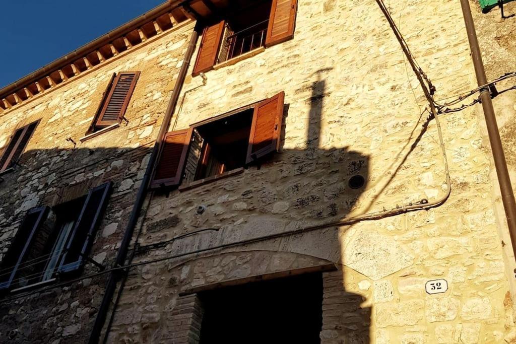 *La Torre Di Amelia* Nel Cuore Dell' Umbria Luaran gambar