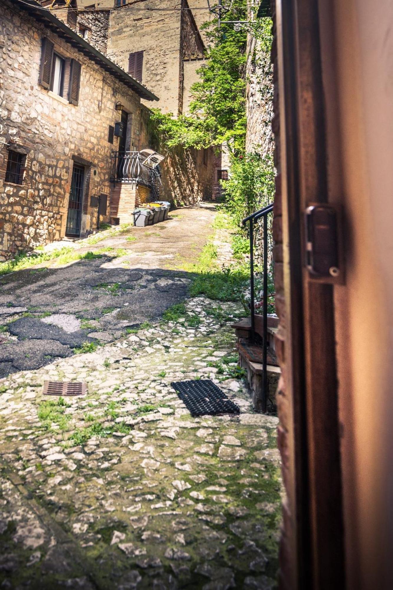 *La Torre Di Amelia* Nel Cuore Dell' Umbria Luaran gambar